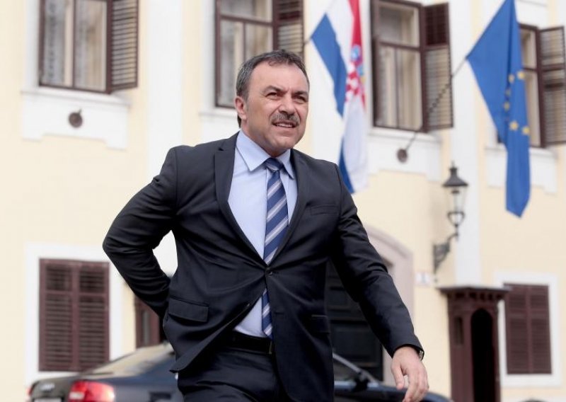Orepić započeo veliki rez u policiji, šalje 1500 činovnika 'u patrolu'