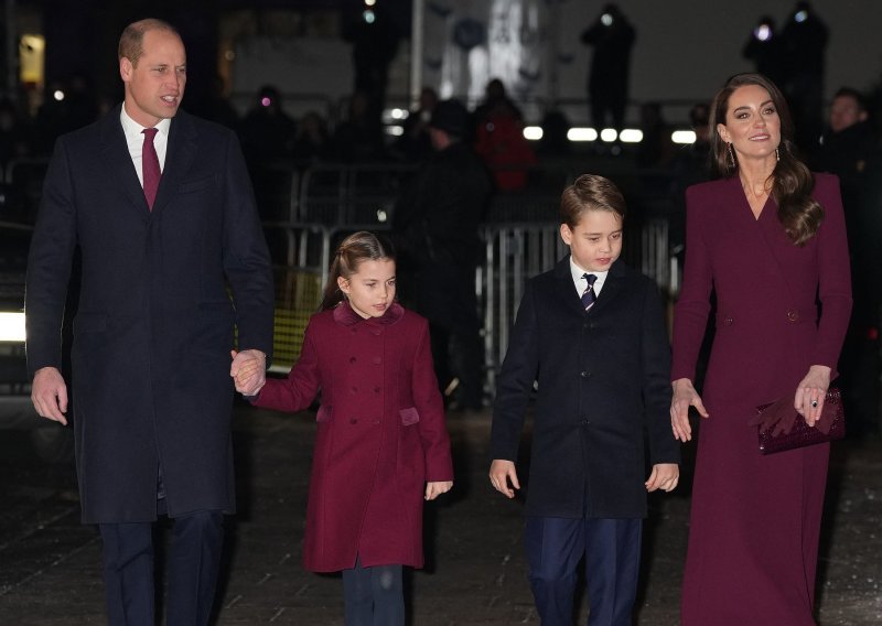 [FOTO] Čvrsto držeći za ruke Charlotte i Georgea, princ William i Kate Middleton pokazali Harryju da im njegove optužbe ništa ne znače