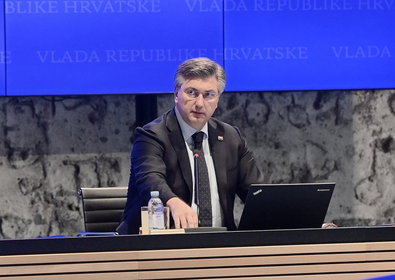 [FOTO] Plenković uoči glasanja o obuci ukrajinskih vojnika poslao poruku saborskim zastupnicima: 'Nije trenutak za politiziranje, ovo je izbor između Ukrajine i Putinovog režima!'