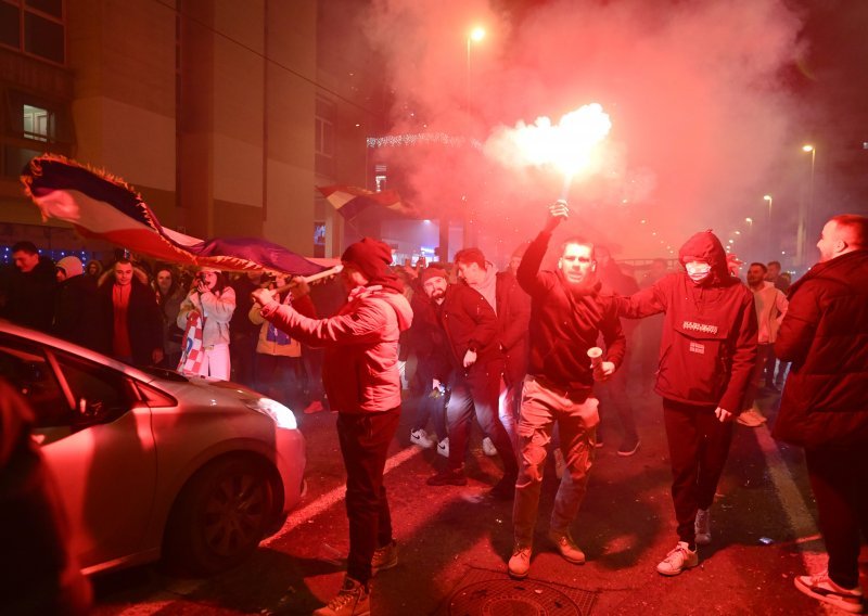 [FOTO/VIDEO] Hrvatska u transu: Slavlje na ulicama do dugo u noć, hitna pomoć i policija bez povećanog broja intervencija