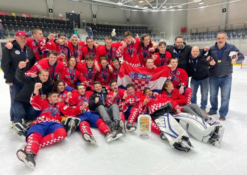 Osim svjetske bronce, u Hrvatsku danas stiže i svjetsko zlato! Kakav iskorak mladih hokejaša....
