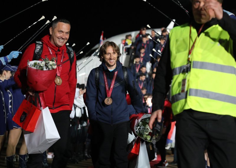 Kapetan Vatrenih oglasio se nakon slijetanja na zagrebački aerodrom, evo što je poručio