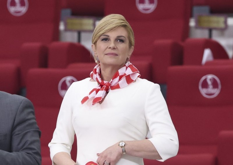 [VIDEO] Kolinda se 'raspištoljila' na Instagramu, snimala je reakcije Emmanuela Macrona iz svečane lože