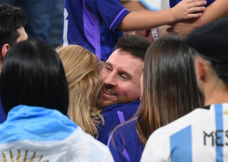 To mu nije bila majka: Otkriveno tko je žena koju je nakon pobjede grlio Messi