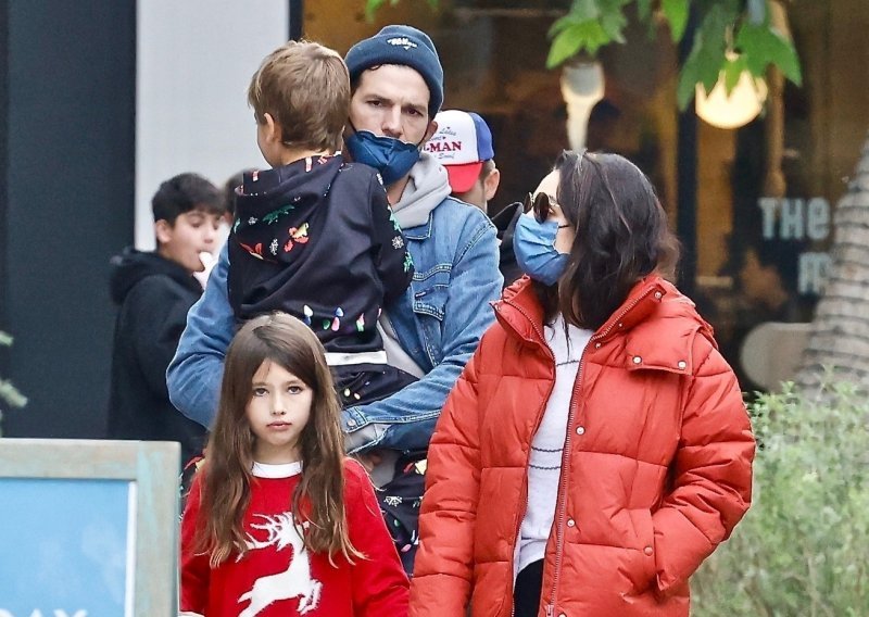 [FOTO] Mila Kunis i Ashton Kutcher ne odustaju od maski, čak ni na ulici