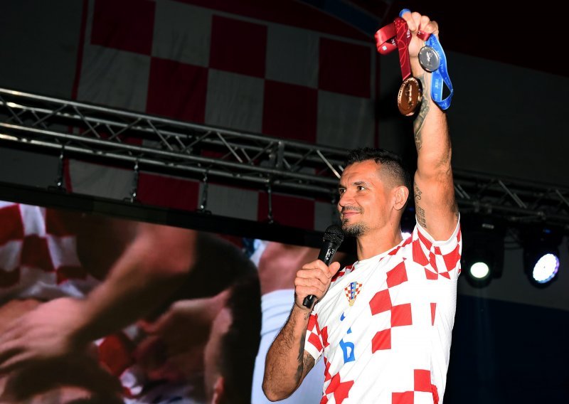 [VIDEO/FOTO] Dejan Lovren jasno je odgovorio svim kritičarima: Možda su ljubomorni na to kako pjevam, ali ne mogu bolje...