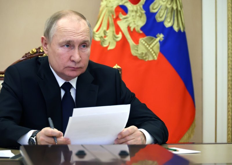 Putin: Hipersonična raketa Sotona II bit će vrlo brzo spremna za raspoređivanje