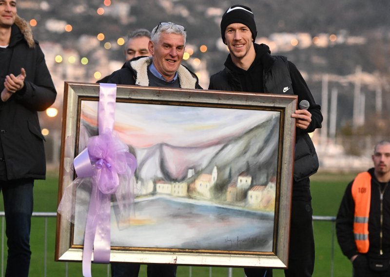 [FOTO] Poseban doček za Perišića na stadionu u Omišu