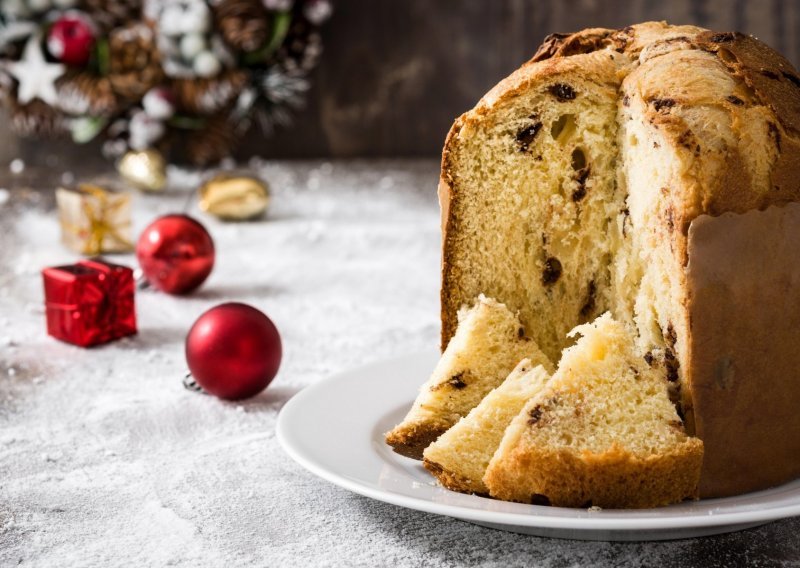 Njegovo veličanstvo panettone: Tradicionalna talijanska božićna slastica postala je globalna tvornica novca, a teorije kako ga ispravno pripremiti izazivaju kulinarske ratove