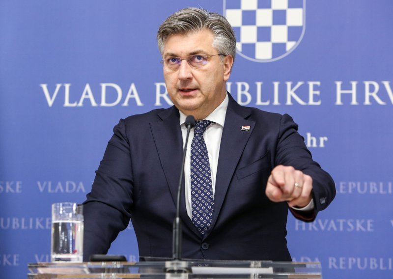 Plenković: Uz brojna iskušenja koja smo imali u godini na izmaku, poduzeli smo sve da očuvamo standard naših sugrađana