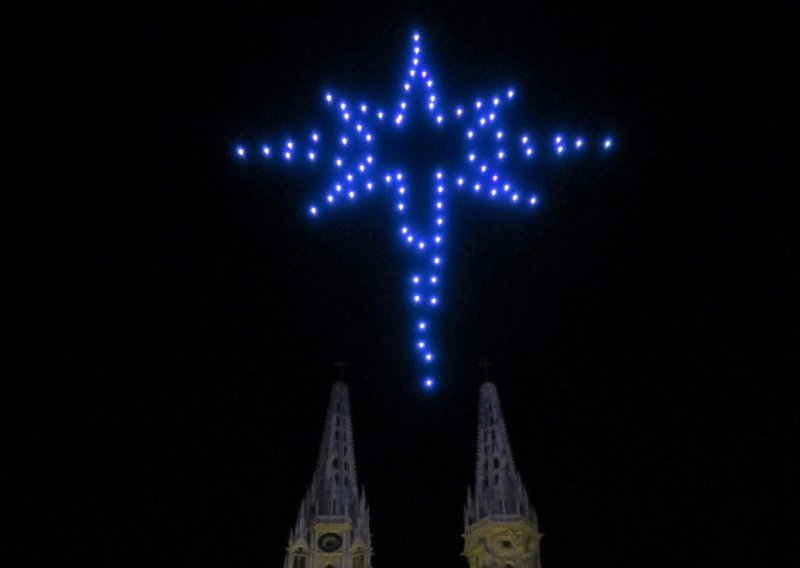 Dronovi formirali Betlehemsku zvijezdu iznad zagrebačke katedrale