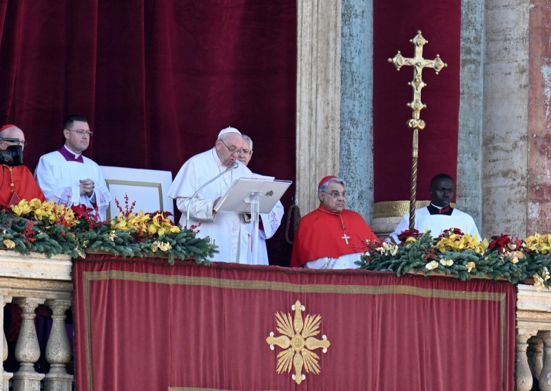 Božićna poruka pape Franje 'urbi et orbi': Svijet pati od gladi za mirom