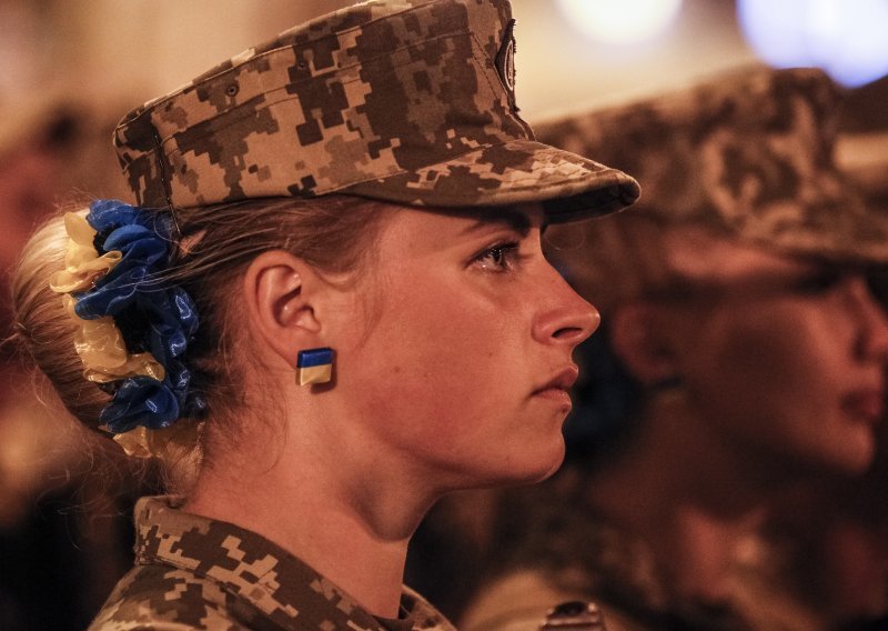 Mislilo se i na trudnice: Ukrajinska vojska testira posebno dizajnirane uniforme za žene