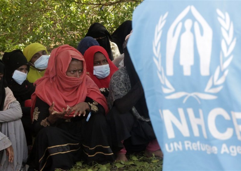 UN pozvao na pomoć Rohindžama na moru nakon što su stotine stigle u Indoneziju