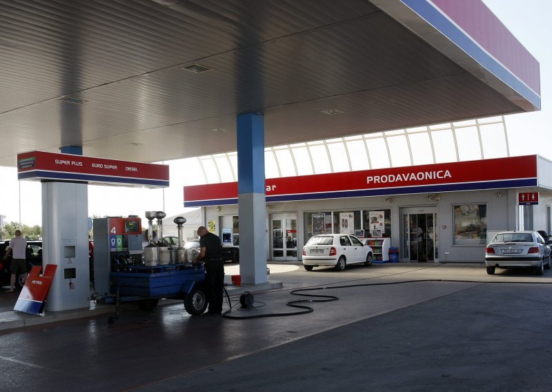 Petrol danas zatvara pumpe na sat vremena zbog regulacije cijena: 'Primorani smo poduzeti daljnje mjere zaštite svojih interesa'