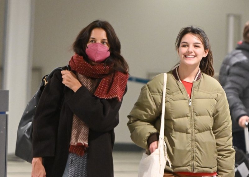 Suri je izrasla u pravu slatkicu: Osmijeh na tatu Toma Cruisea, a dobar stil na stylish majku Katie Holmes