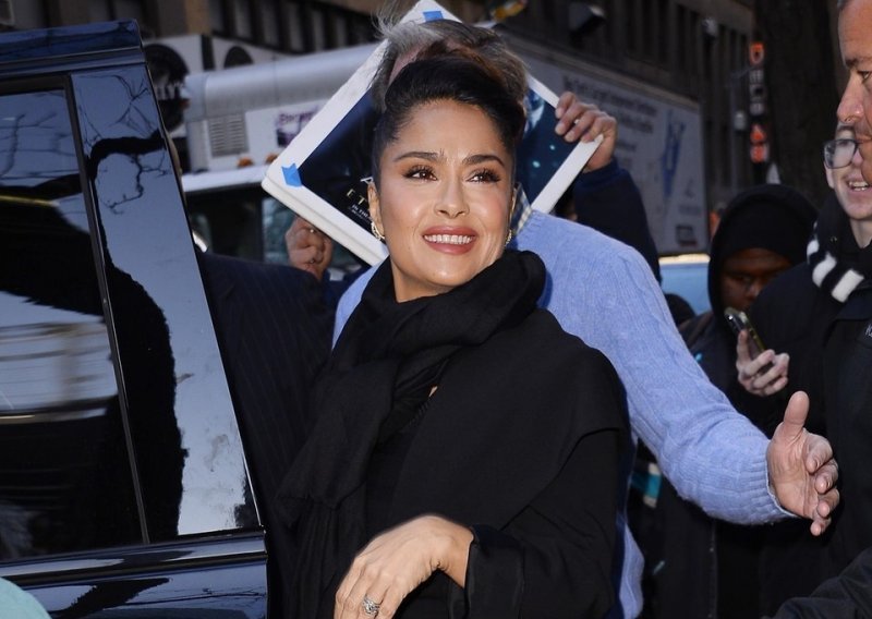 Salma Hayek oduševila rijetkom obiteljskom fotografijom s prekrasnom kćeri Valentinom, a tu je i posinak Augie, sin Linde Evangeliste