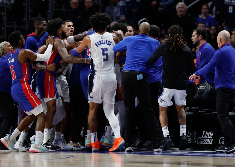 [VIDEO] Masovna makljaža na NBA utakmici, tri zvijezde isključene, a evo kako su počele šokantne scene