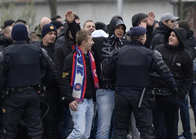 Iz policije detaljno objasnili što je sve prethodilo otkazanom derbiju!