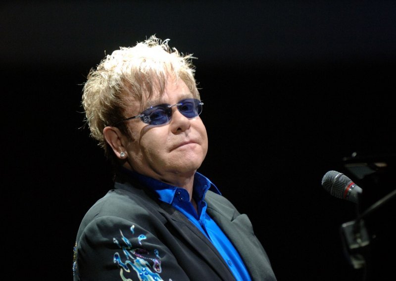 Elton John nakon prevare upoznat će pravog Putina