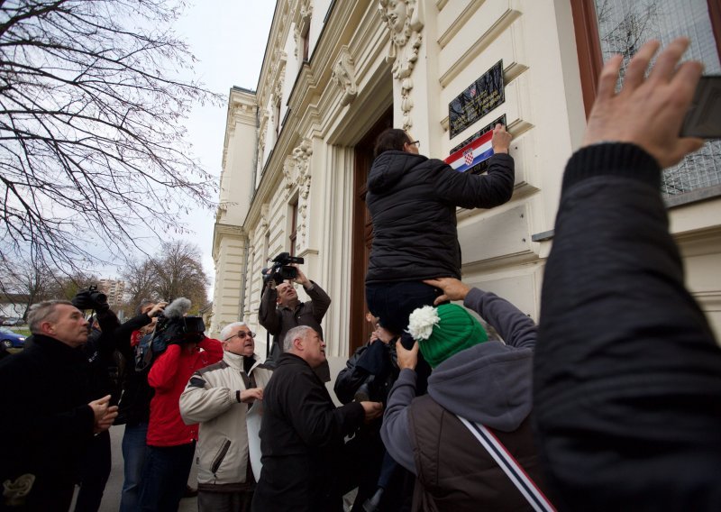 Kolar: 'Ukidanje dvojezičnosti je ogroman korak unazad u odnosima Srba i Hrvata. Nije pružena prilika za bolje sutra'