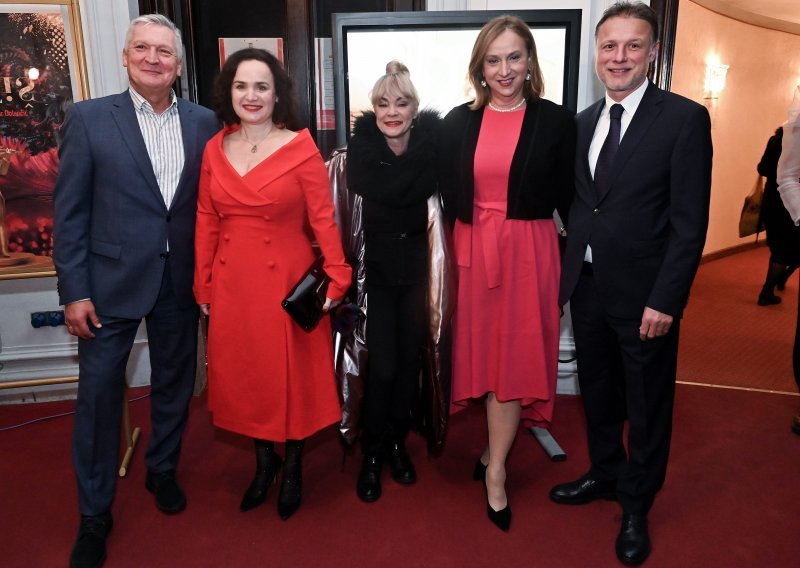 Premijeru 'Šišmiša' nisu propustili ni Gordan i Sonja Jandroković, Željka Ogresta i Dubravko Merlić, ministri Beroš i Božinović, Martina Bienenfeld...