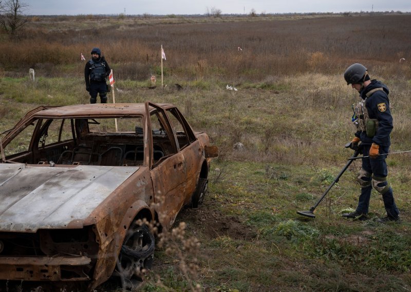 Velika Britanija šalje Ukrajini detektore i komplete za razminiranje