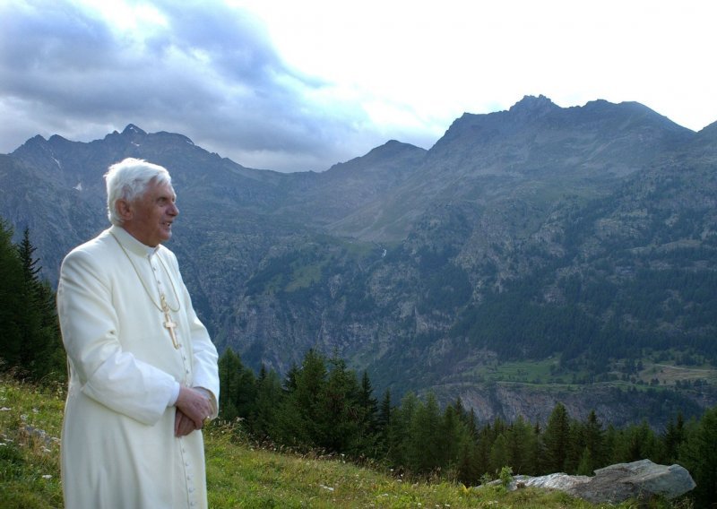 Plenković uputio izraze sućuti u povodu smrti pape emeritusa Benedikta XVI.