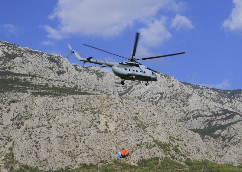 Drama na Krku; Zagrepčanin se zapetljao u ribičku opremu; natporučnik Burčul ga spasio od utapanja