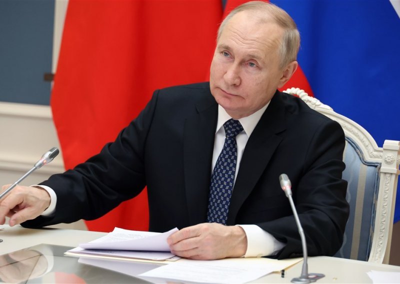 Putin poslao novogodišnje čestitke; na popisu ove godine nema Bidena, Scholza i Macrona