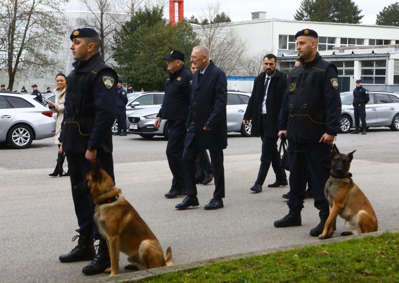 [FOTO] Božinović na preuzimanju 40 specijalnih vozila za 'šengenske' pse: Čuvanje vanjske granice EU-a je izazov