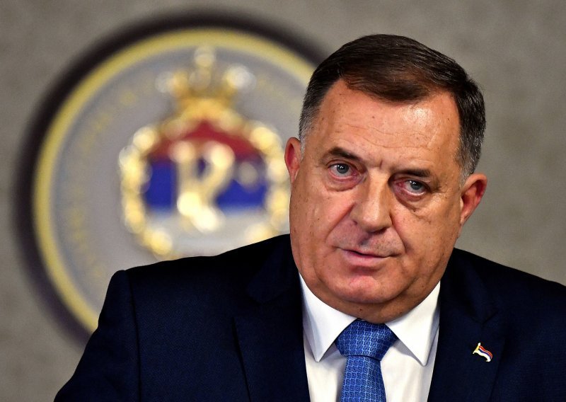 Dodik uoči 'dana Republike Srpske' koji je proglašen neustavnim dodijelio odličje Putinu za 'ljubav i patriotizam prema RS-u'