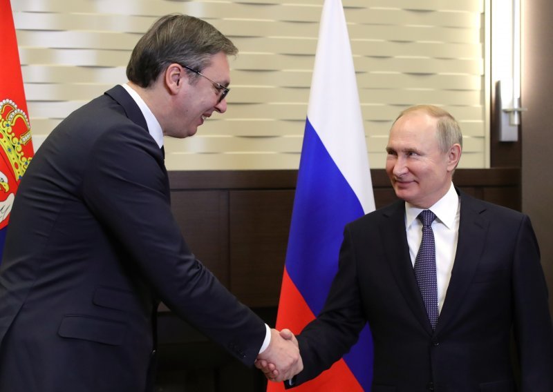 Vučić od Putina dobio novogodišnju čestitku, evo što mu je napisao 'strateški partner'