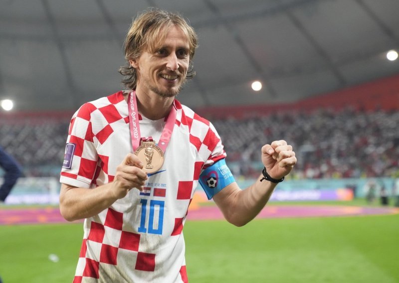 Luka Modrić otkrio zašto je odlučio ostati uz 'vatrene': Teško je u mojim godinama gledati dugoročno, ali...