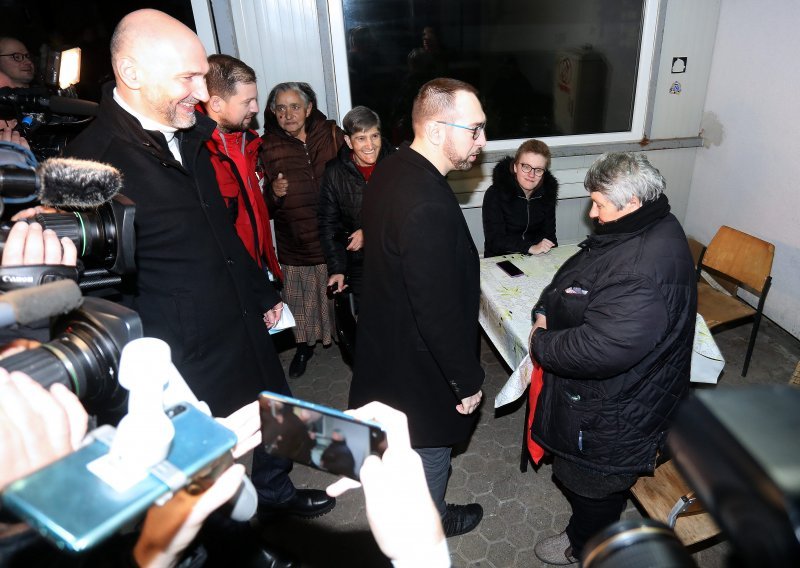 Gradonačelnik Tomašević na Staru godinu obišao beskućnike te dežurne službe