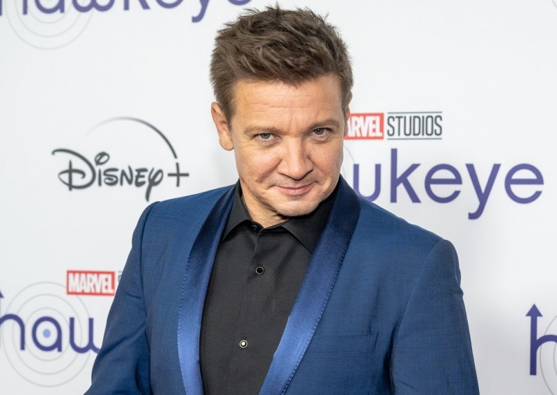 Jeremy Renner nakon bizarne nesreće u kritičnom stanju