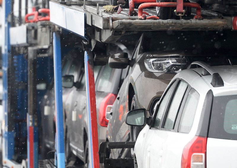 Hoće li ove godine pojeftiniti automobili? HGK predlaže manje poreze i smanjenje PDV-a tvrtkama za nabavu električnih vozila