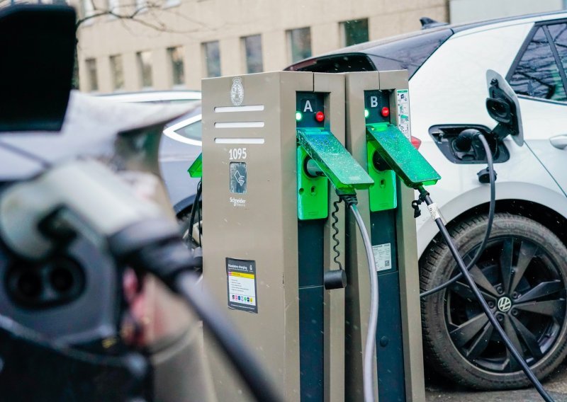 Zašto ljudi slabo kupuju električne automobile? Ovo su najvažniji razlozi