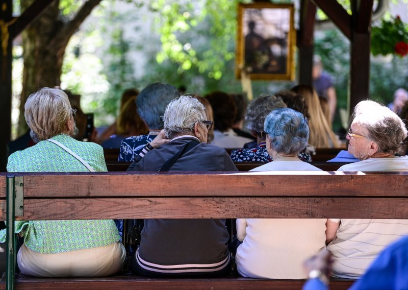 Kreće isplata mirovina za prosinac, prva koju će umirovljenici primiti u eurima