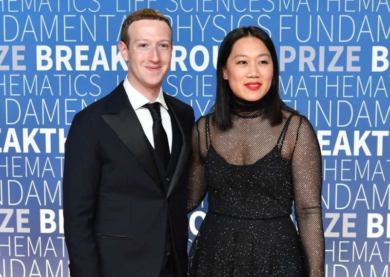 Mark Zuckerberg iznenadio obožavatelje novogodišnjom čestitkom: Podijelio dio intime pa pokazao trudnu suprugu