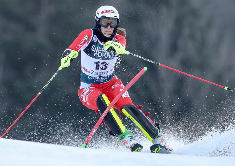 [FOTO] Fenomenalna Mikaela Shiffrin nova je Snježna kraljica; Leona Popović utrku je završila na 10. mjestu