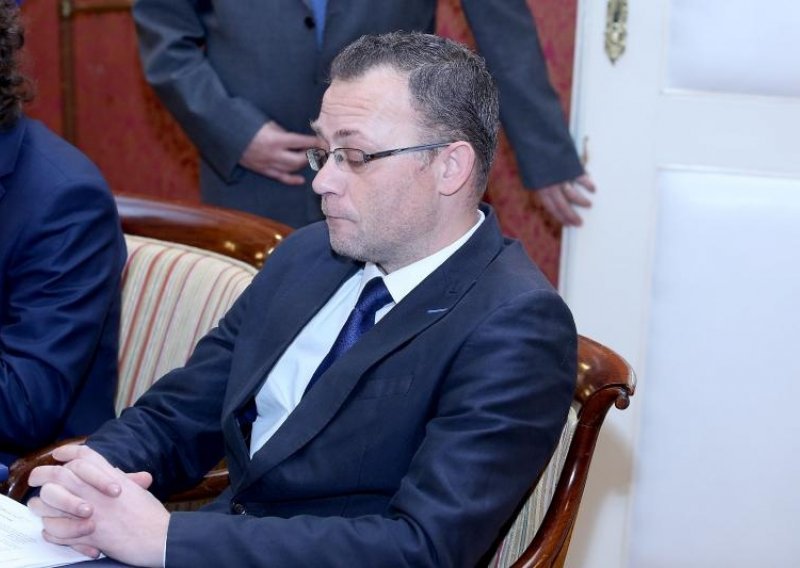 Hasanbegović nema profil na Facebooku