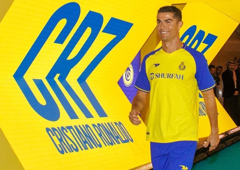 Cristiano Ronaldo izazvao kaos; platili su ga 200 milijuna eura, a on ne smije igrati; uz to je otjerao čovjeka koji se 20 godina brinuo za njega