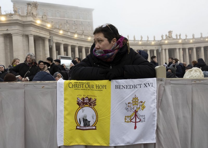 Suradnik otkrio napetosti između Franje i Benedikta, nikako se nisu slagali oko pobačaja i homoseksualnosti