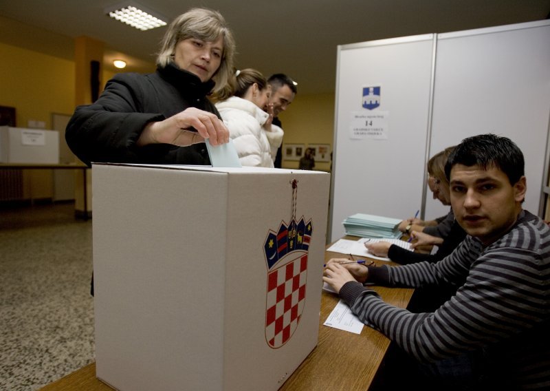 Do 11 sati izašlo samo 10,7 posto birača