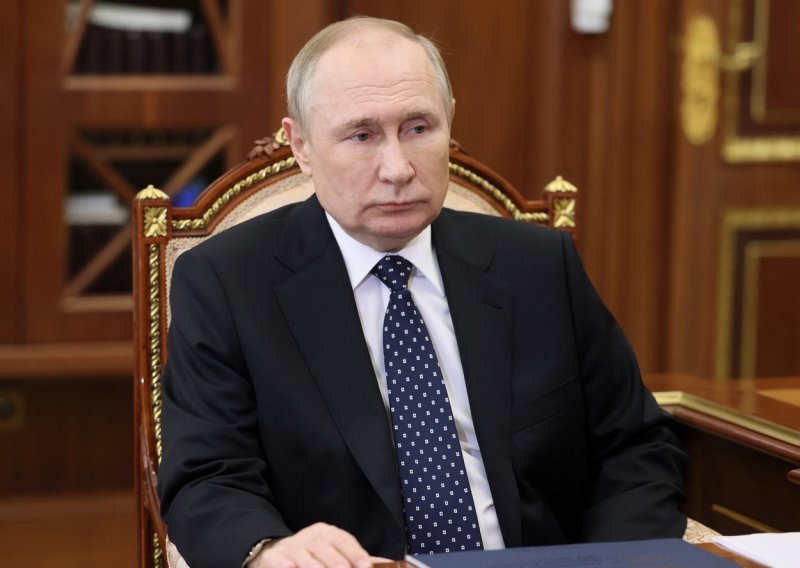 Putin naredio privremeni prekid vatre u Ukrajini, Kijev odbacio poziv na primirje