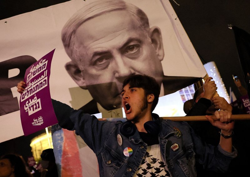 [FOTO] Tisuće ljudi na ulicama Tel Aviva prosvjeduje protiv nove Netanyahuove vlade: 'Nova vlast je kriminalna i korumpirana'