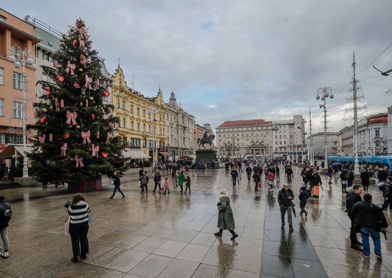 Na Trgu bana Jelačića pretučen muškarac, završio u bolnici