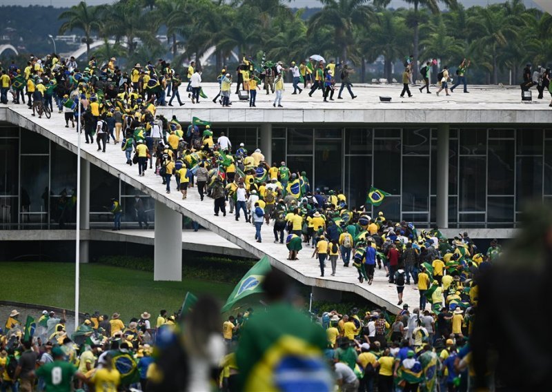 [FOTO] Brazil: Bolsonarovi pristaše zaposjeli Kongres, predsjedničku palaču i Vrhovni sud
