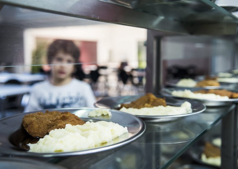 Problemi već prvog dana: 'U Dubrovniku deset kuna nije dovoljno za topli obrok u školi'